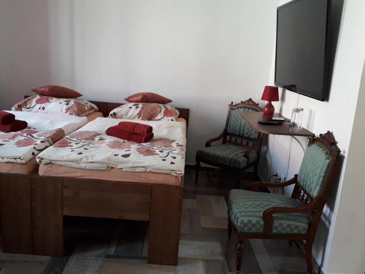 Šenk U Kovárny Mariánské Lázně Esterno foto